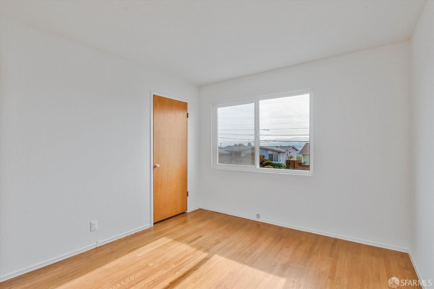 Detail Gallery Image 13 of 39 For 754 Park Way, South San Francisco,  CA 94080 - 4 Beds | 2/1 Baths