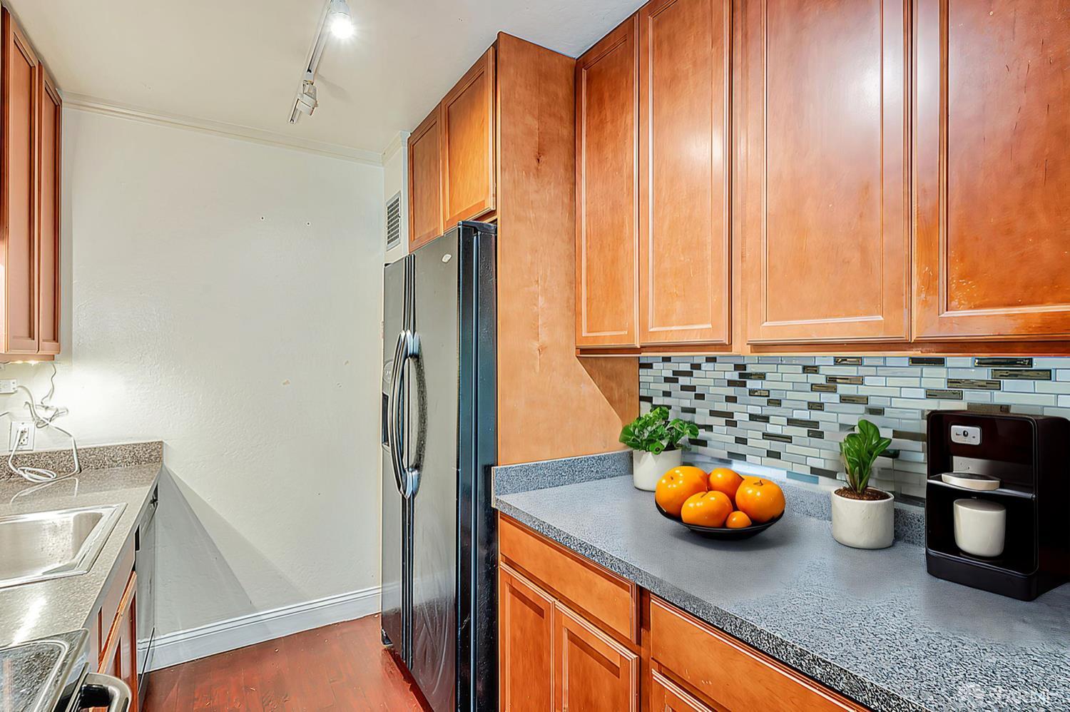 Detail Gallery Image 6 of 39 For 1530 Ofarrell St #1,  San Francisco,  CA 94115 - 3 Beds | 2 Baths