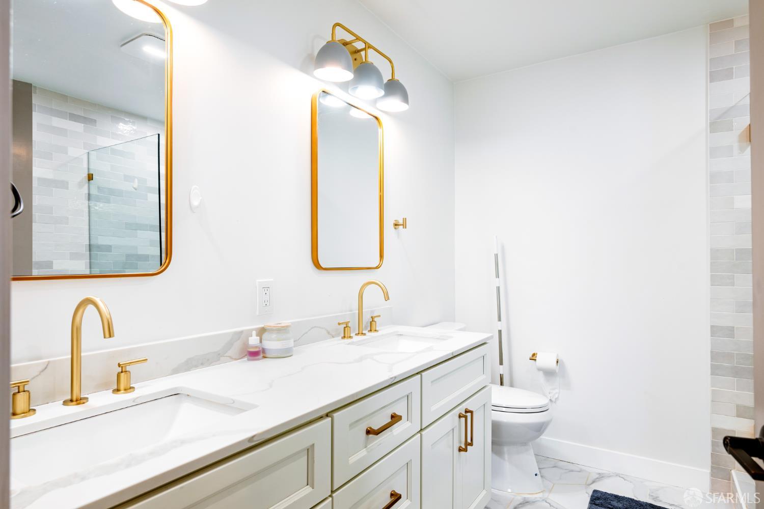 Detail Gallery Image 17 of 43 For 150 Dartmouth St, San Francisco,  CA 94134 - 5 Beds | 5 Baths