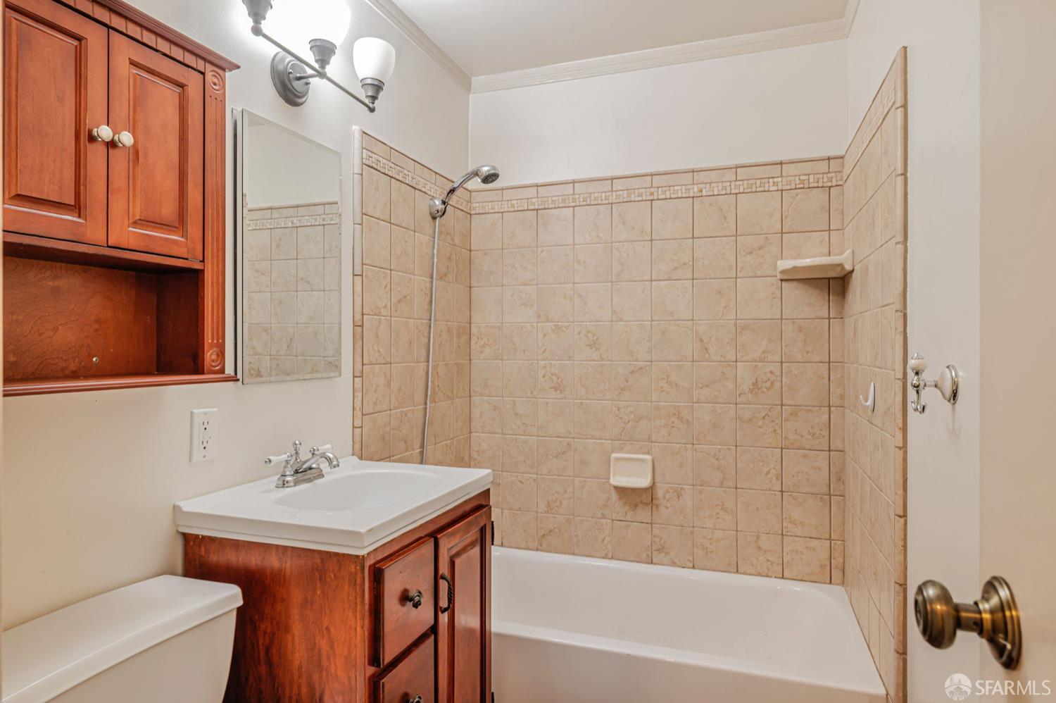 Detail Gallery Image 26 of 39 For 1530 Ofarrell St #1,  San Francisco,  CA 94115 - 3 Beds | 2 Baths