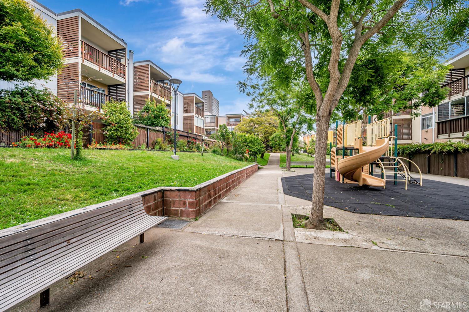 Detail Gallery Image 32 of 39 For 1530 Ofarrell St #1,  San Francisco,  CA 94115 - 3 Beds | 2 Baths