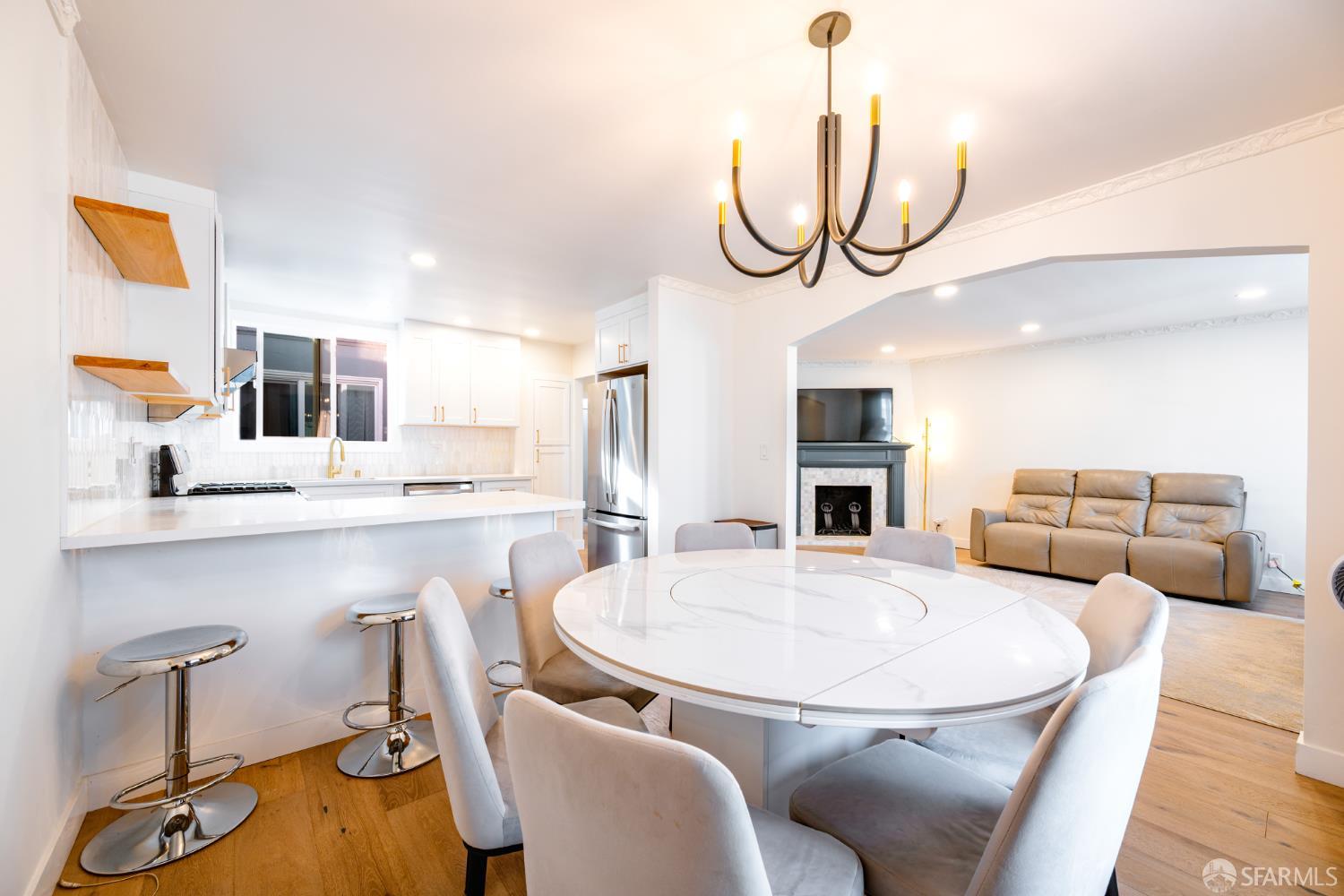 Detail Gallery Image 6 of 43 For 150 Dartmouth St, San Francisco,  CA 94134 - 5 Beds | 5 Baths