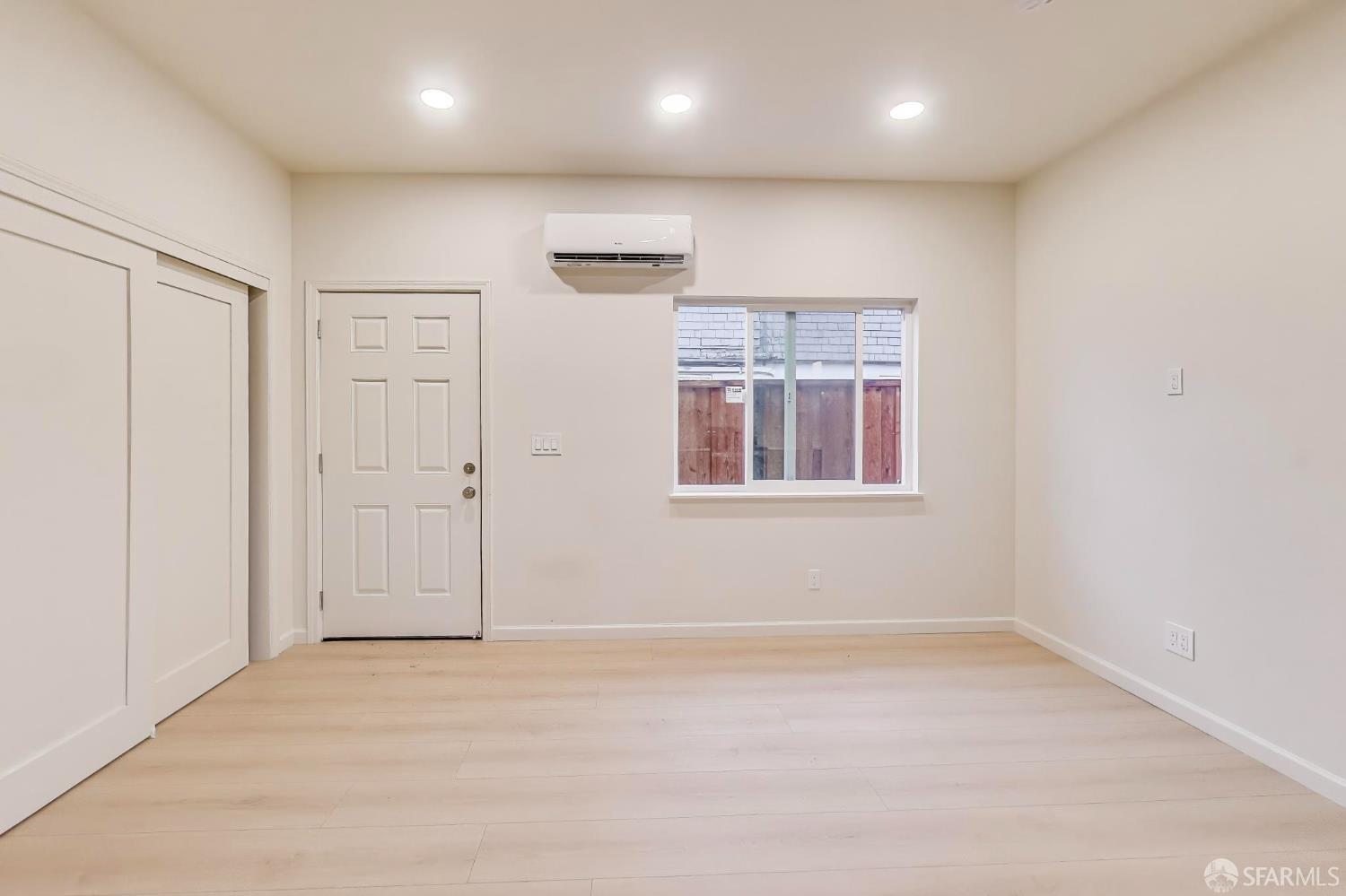 Detail Gallery Image 4 of 21 For 1364 E 27th St, Oakland,  CA 94606 - – Beds | – Baths