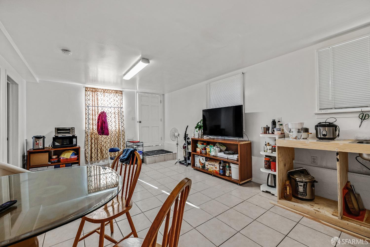 Detail Gallery Image 8 of 51 For 2136 Pacific Ave, Alameda,  CA 94501 - 7 Beds | 4 Baths