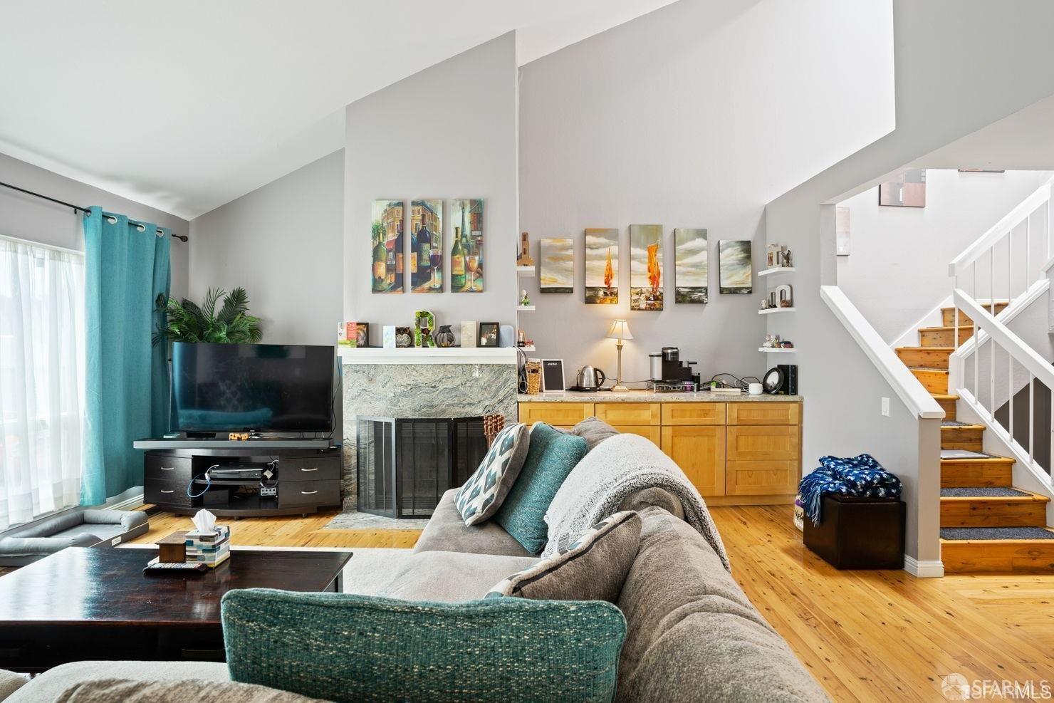 Detail Gallery Image 3 of 34 For 106 Quail Point Cir, San Bruno,  CA 94066 - 3 Beds | 2 Baths