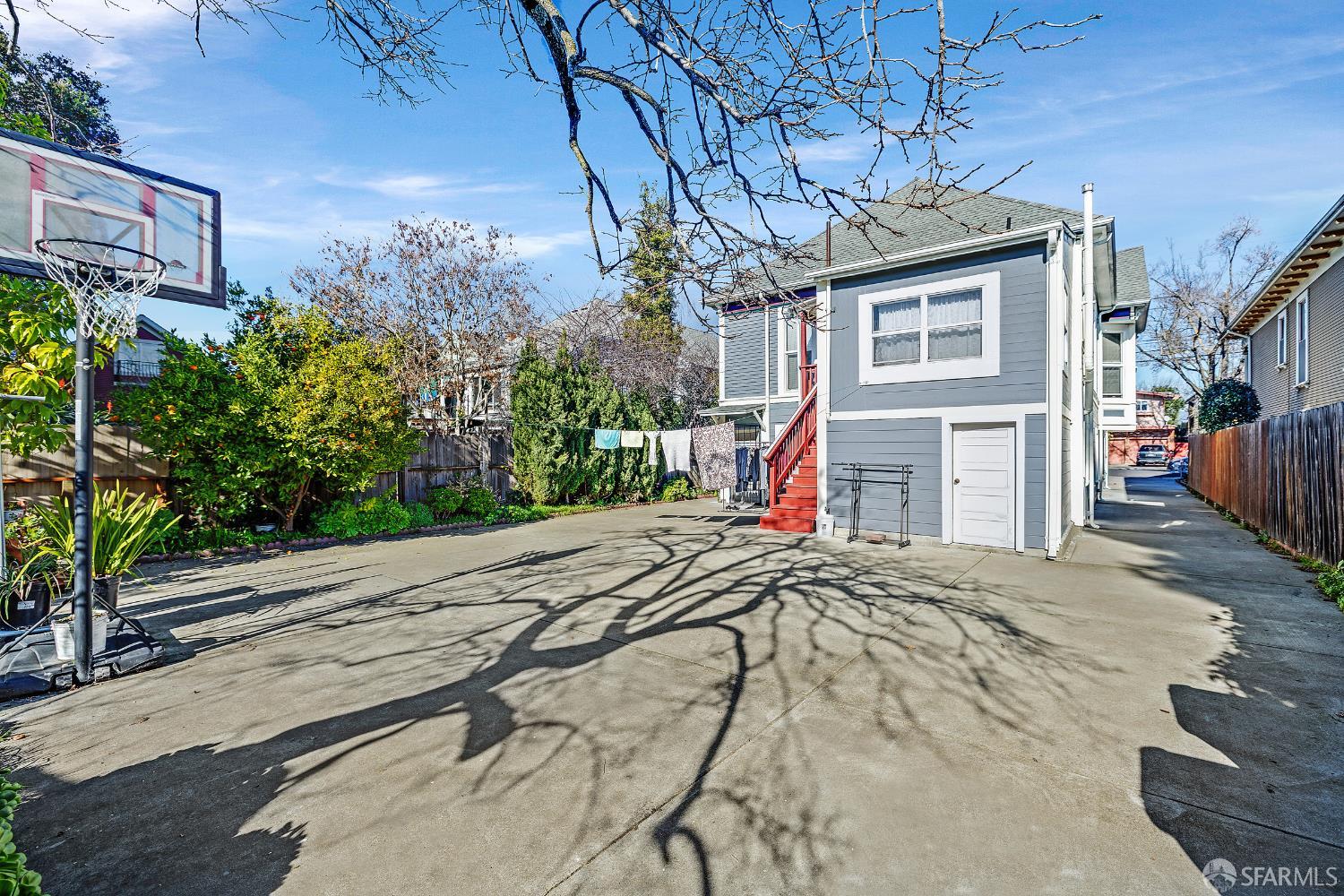 Detail Gallery Image 44 of 51 For 2136 Pacific Ave, Alameda,  CA 94501 - 7 Beds | 4 Baths