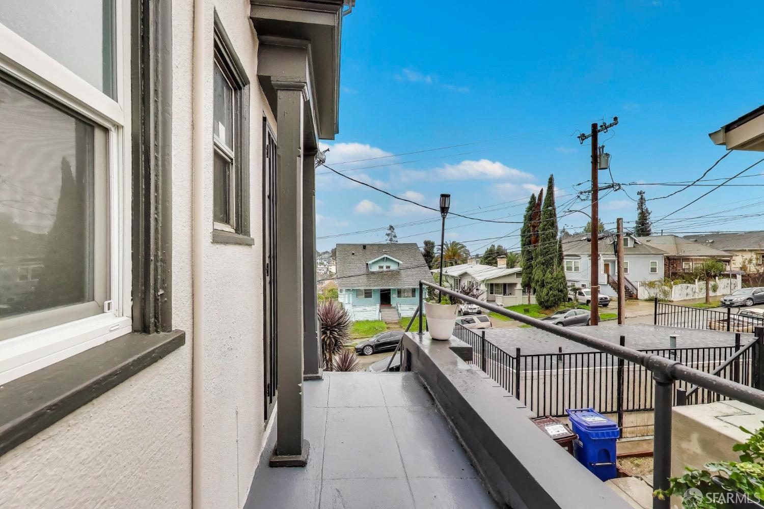 Detail Gallery Image 2 of 21 For 1364 E 27th St, Oakland,  CA 94606 - – Beds | – Baths