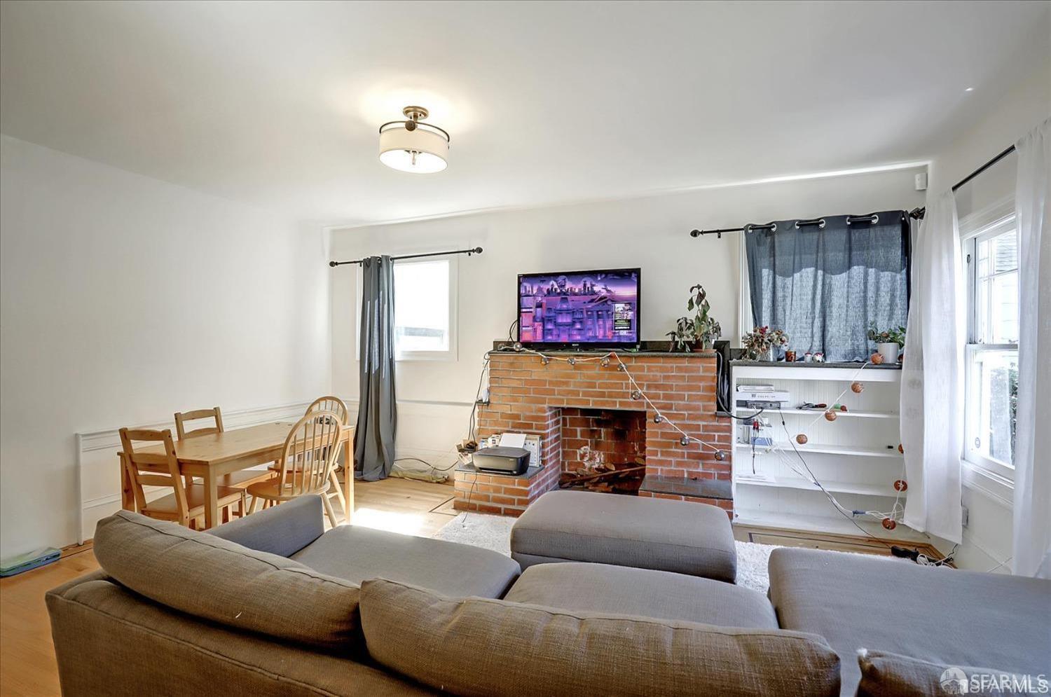 Detail Gallery Image 11 of 49 For 2535 Chilton Way, Berkeley,  CA 94704 - 4 Beds | 2 Baths