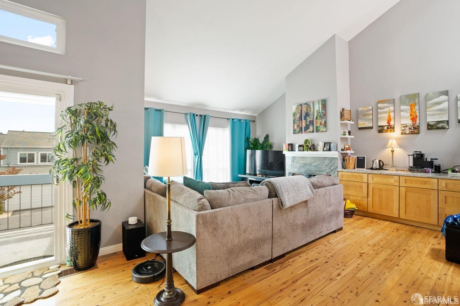 Detail Gallery Image 7 of 34 For 106 Quail Point Cir, San Bruno,  CA 94066 - 3 Beds | 2 Baths