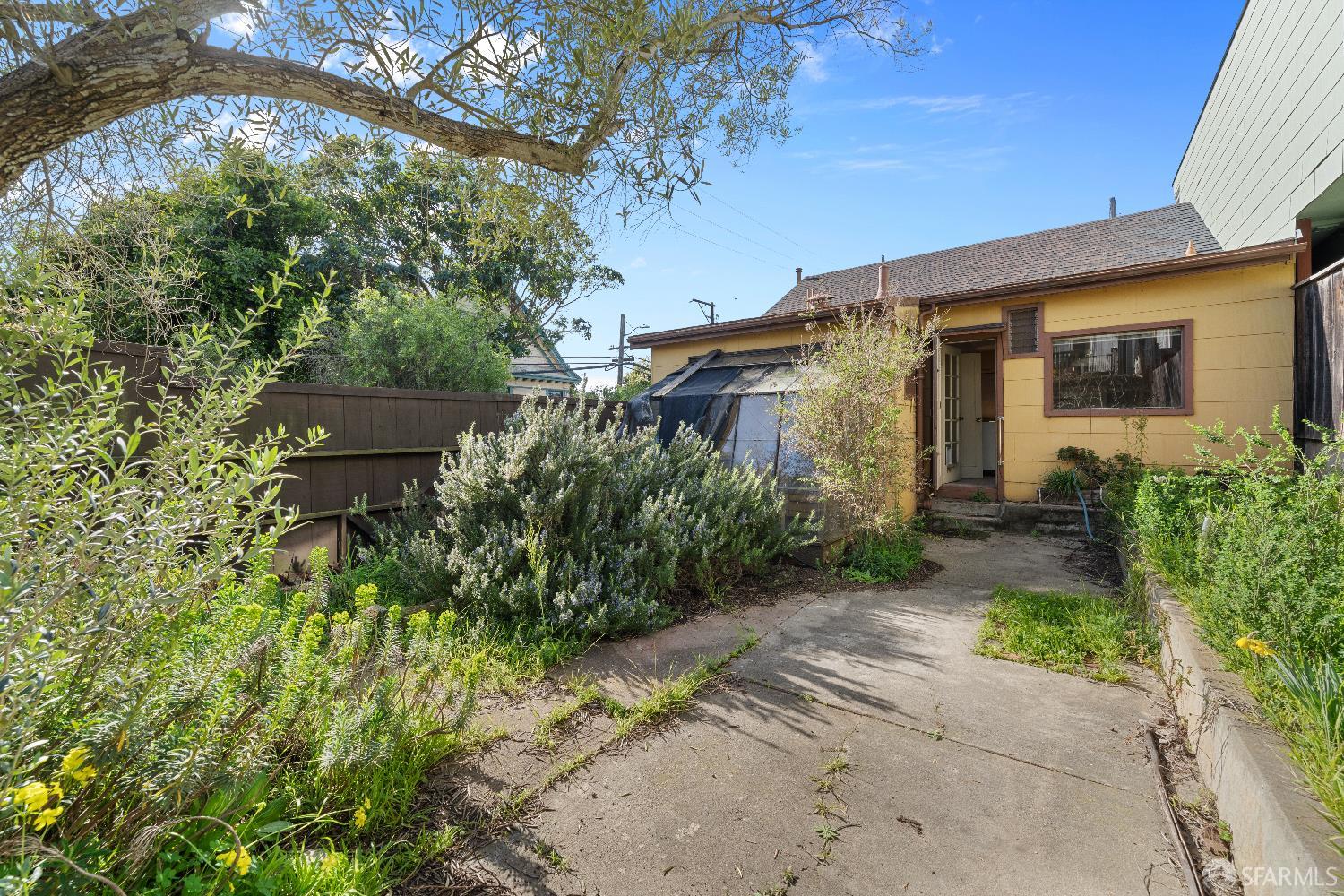 Detail Gallery Image 11 of 15 For 287 Moultrie St, San Francisco,  CA 94110 - 2 Beds | 1 Baths