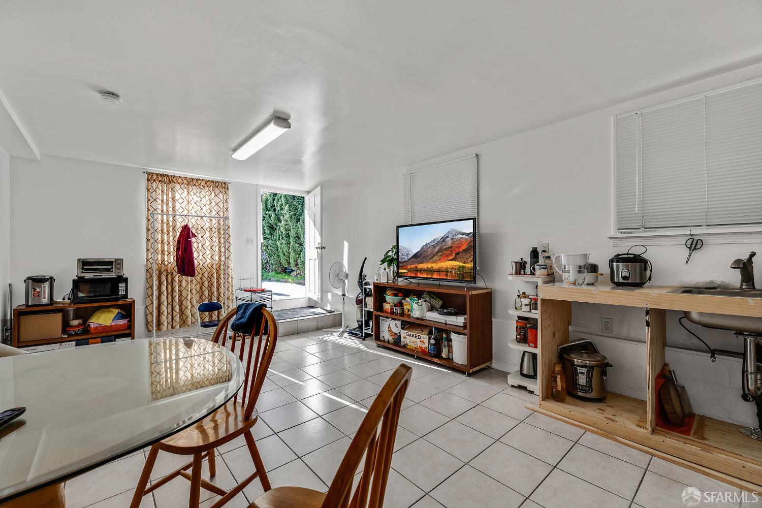 Detail Gallery Image 10 of 51 For 2136 Pacific Ave, Alameda,  CA 94501 - 7 Beds | 4 Baths