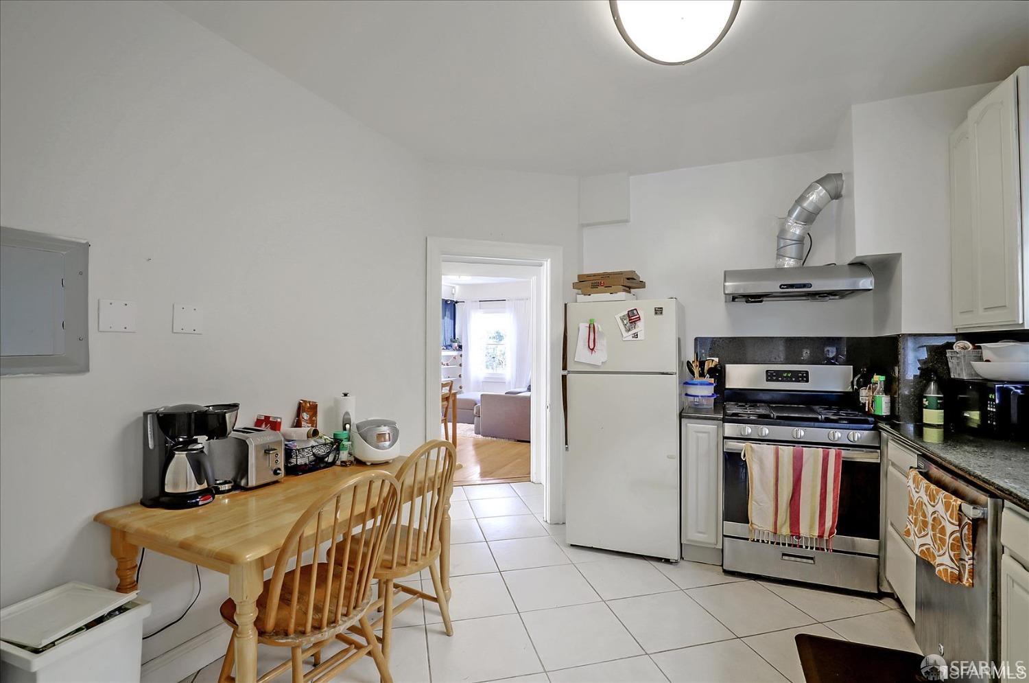 Detail Gallery Image 15 of 49 For 2535 Chilton Way, Berkeley,  CA 94704 - 4 Beds | 2 Baths