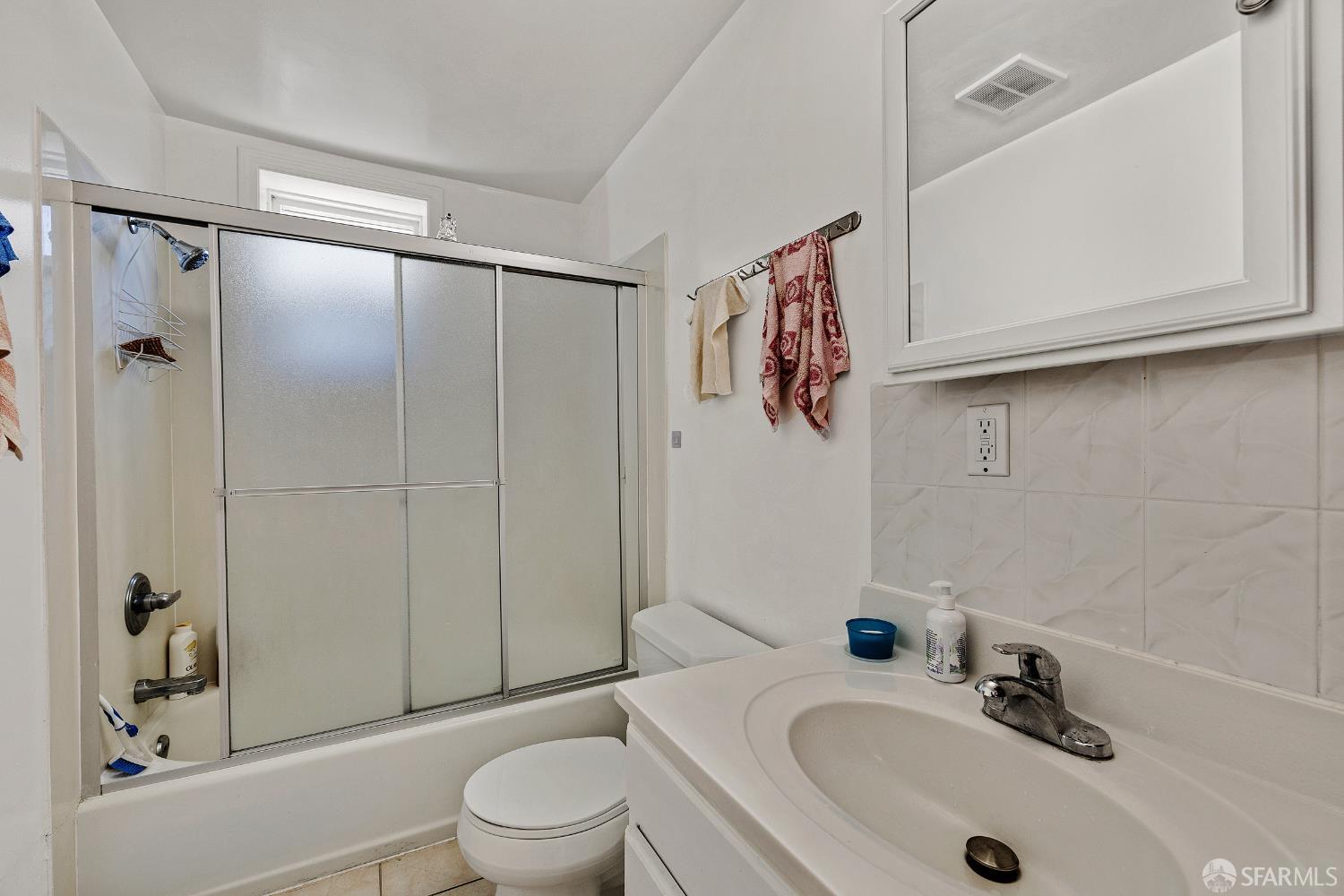 Detail Gallery Image 4 of 51 For 2136 Pacific Ave, Alameda,  CA 94501 - 7 Beds | 4 Baths