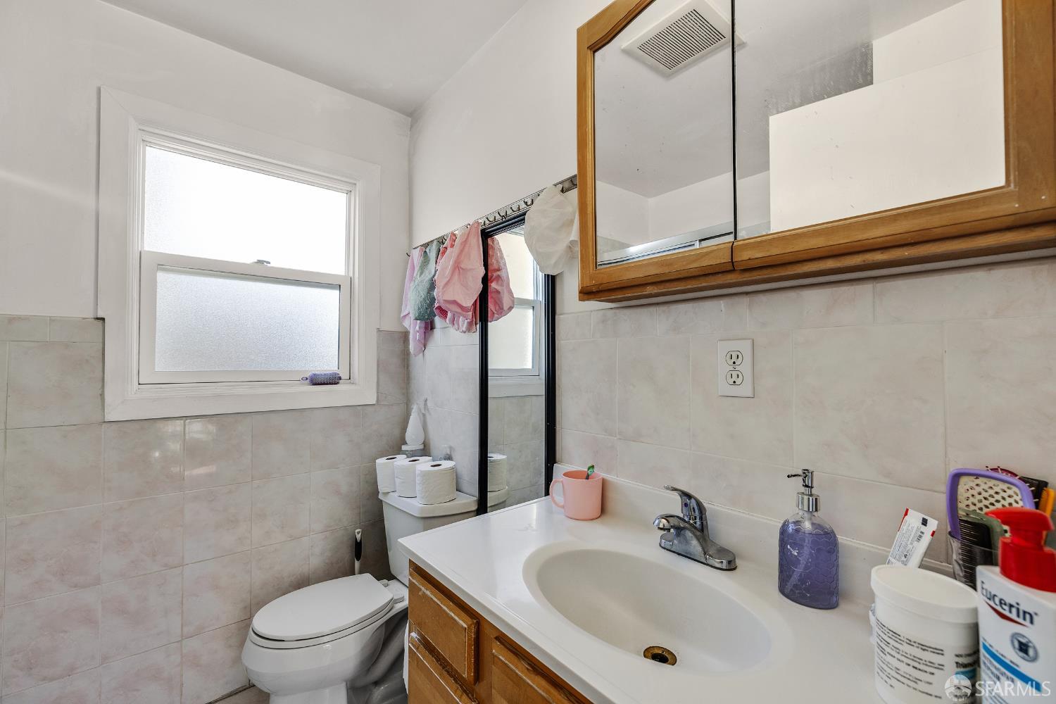 Detail Gallery Image 15 of 51 For 2136 Pacific Ave, Alameda,  CA 94501 - 7 Beds | 4 Baths