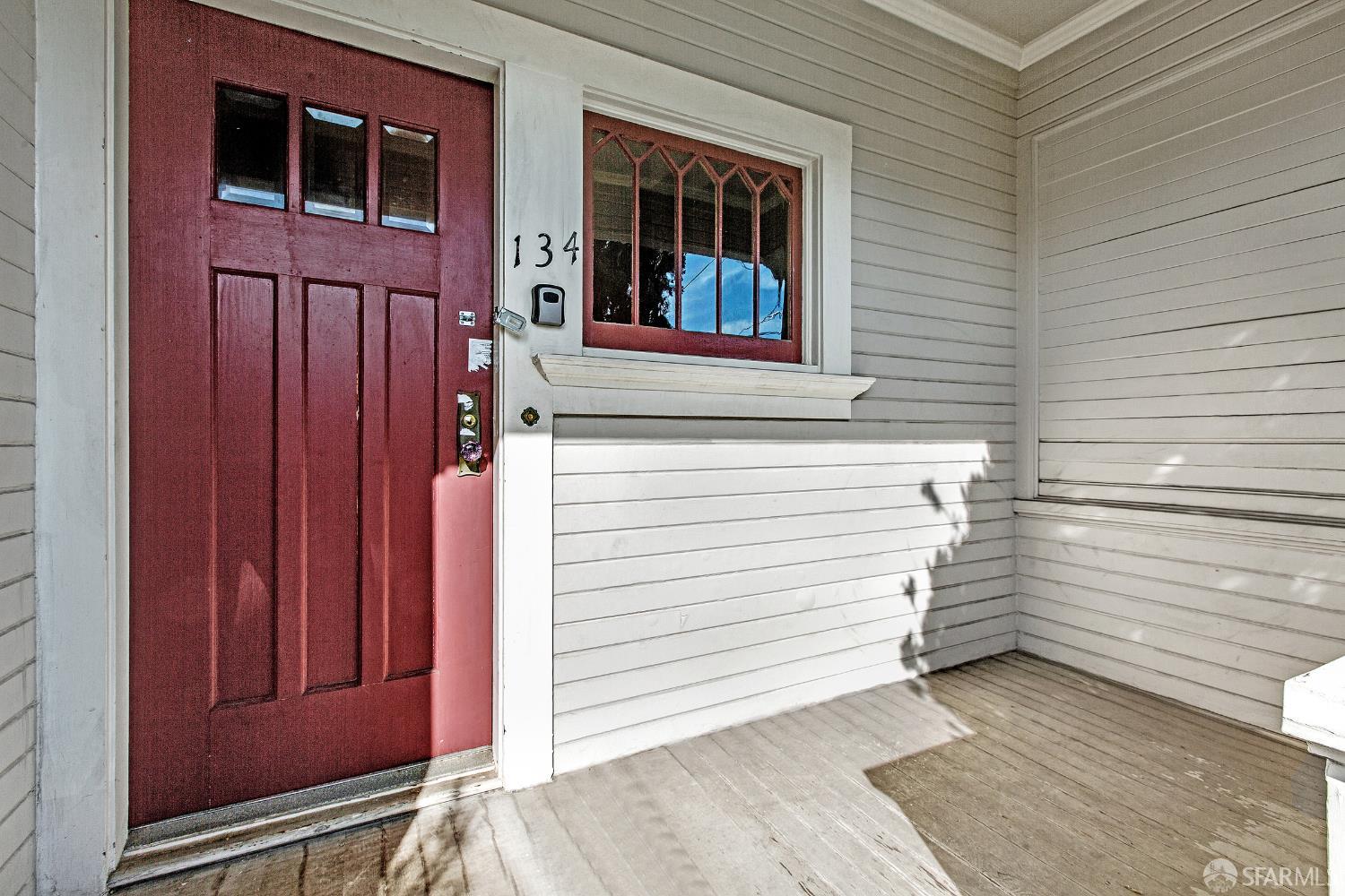 Detail Gallery Image 3 of 35 For 134 Sears St, San Francisco,  CA 94112 - 2 Beds | 2 Baths