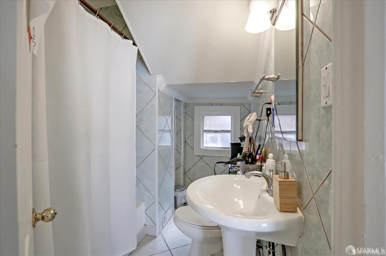 Detail Gallery Image 43 of 49 For 2535 Chilton Way, Berkeley,  CA 94704 - 4 Beds | 2 Baths