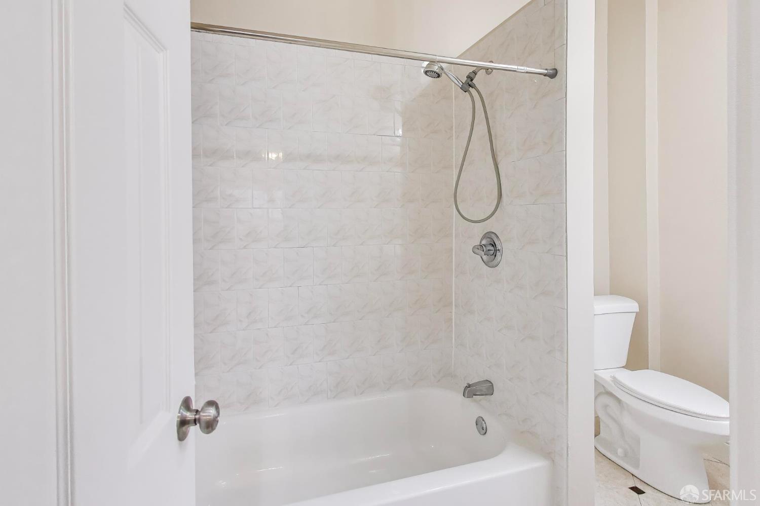 Detail Gallery Image 14 of 21 For 1364 E 27th St, Oakland,  CA 94606 - – Beds | – Baths