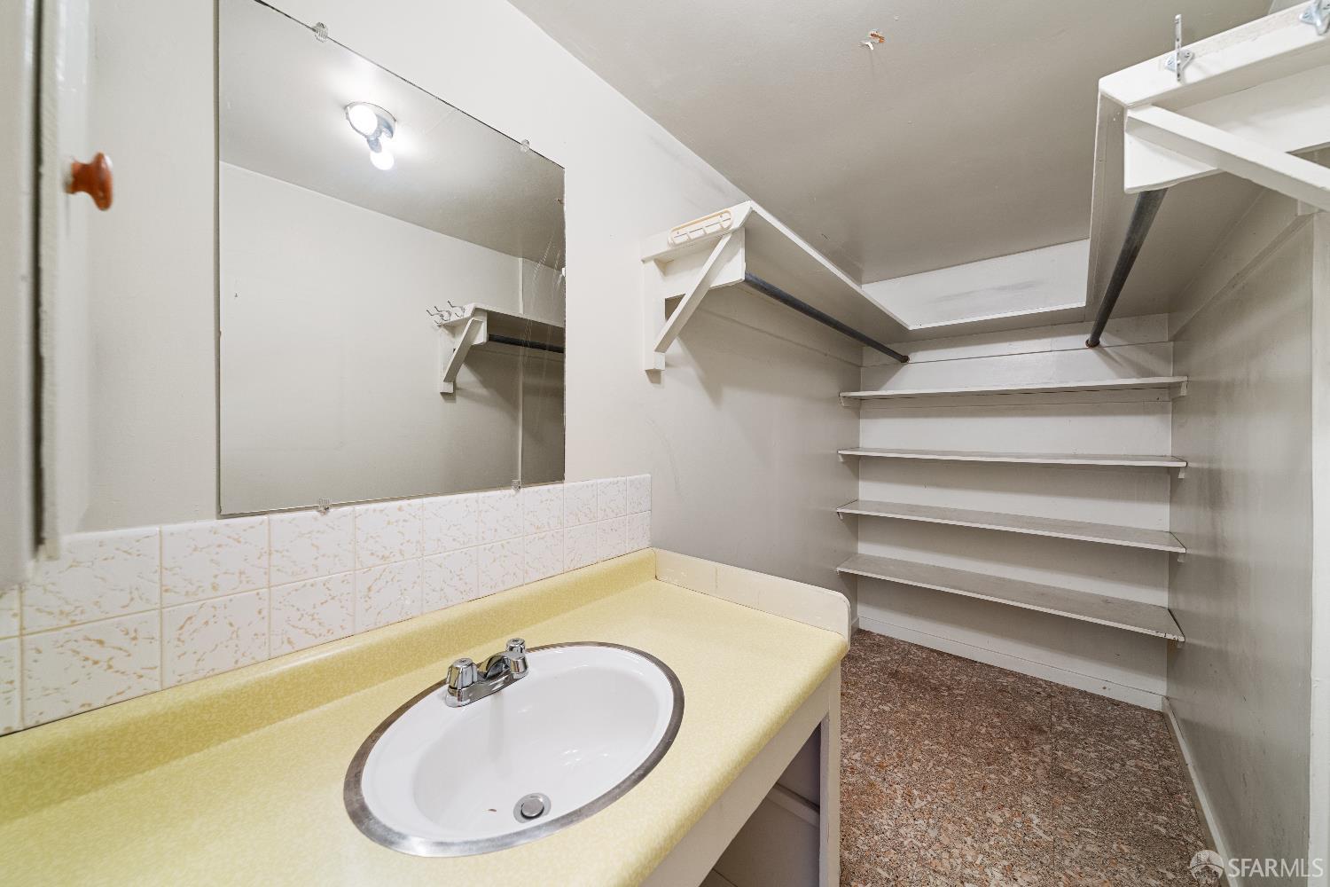 Detail Gallery Image 4 of 15 For 287 Moultrie St, San Francisco,  CA 94110 - 2 Beds | 1 Baths