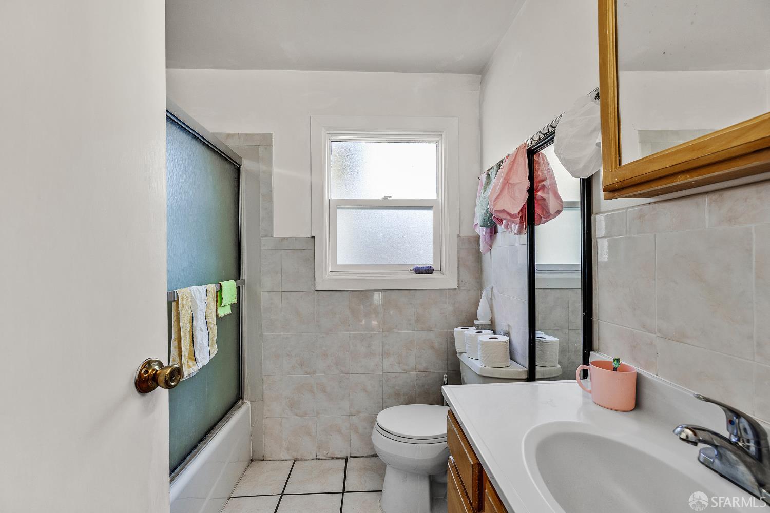 Detail Gallery Image 14 of 51 For 2136 Pacific Ave, Alameda,  CA 94501 - 7 Beds | 4 Baths