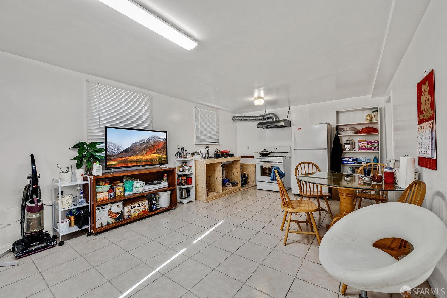 Detail Gallery Image 6 of 51 For 2136 Pacific Ave, Alameda,  CA 94501 - 7 Beds | 4 Baths