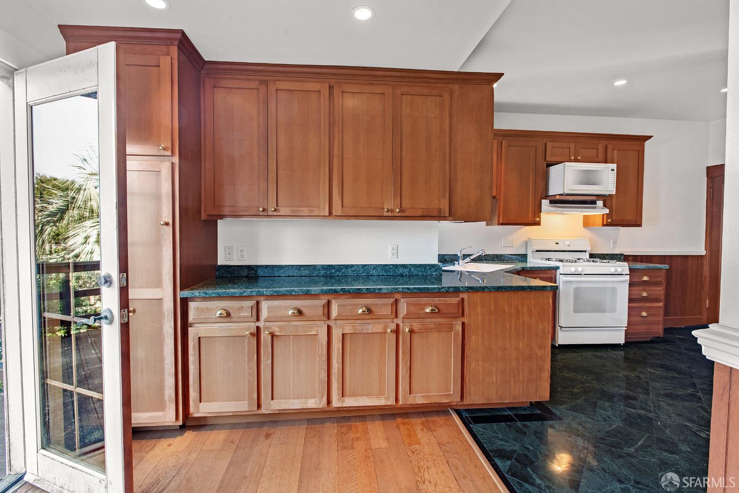 Detail Gallery Image 15 of 35 For 134 Sears St, San Francisco,  CA 94112 - 2 Beds | 2 Baths