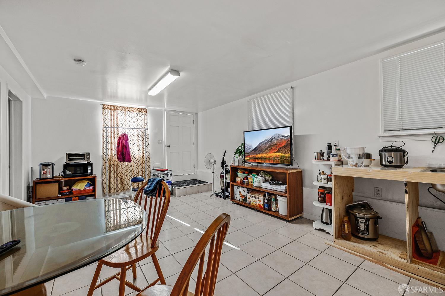 Detail Gallery Image 9 of 51 For 2136 Pacific Ave, Alameda,  CA 94501 - 7 Beds | 4 Baths