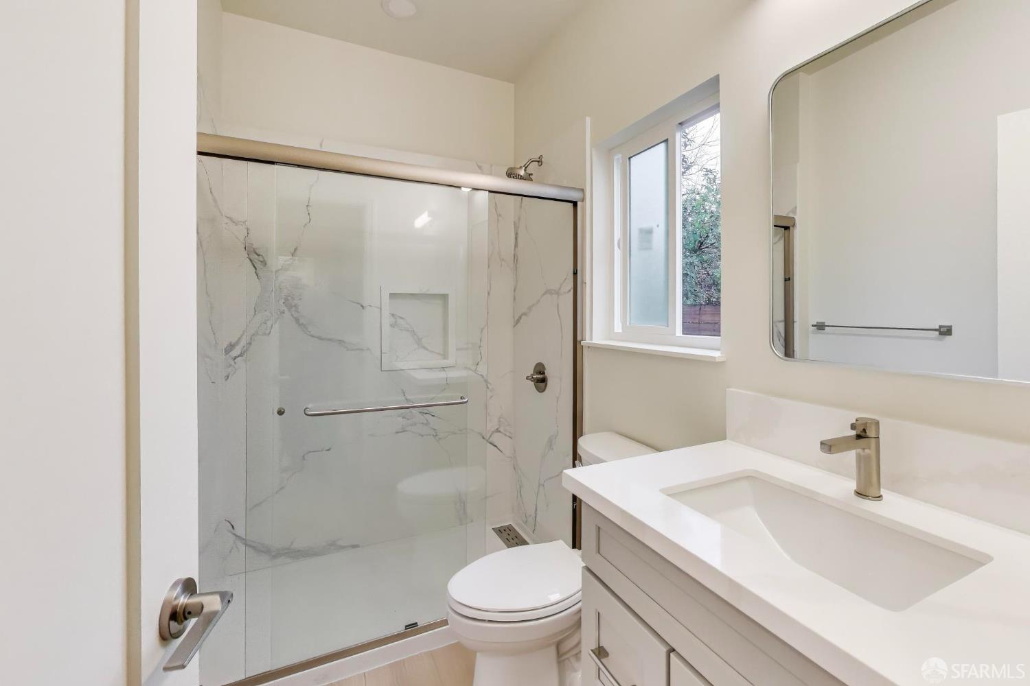 Detail Gallery Image 5 of 21 For 1364 E 27th St, Oakland,  CA 94606 - – Beds | – Baths