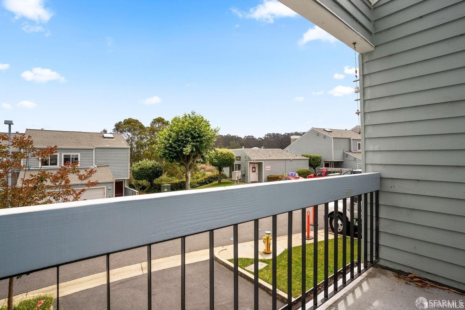 Detail Gallery Image 11 of 34 For 106 Quail Point Cir, San Bruno,  CA 94066 - 3 Beds | 2 Baths