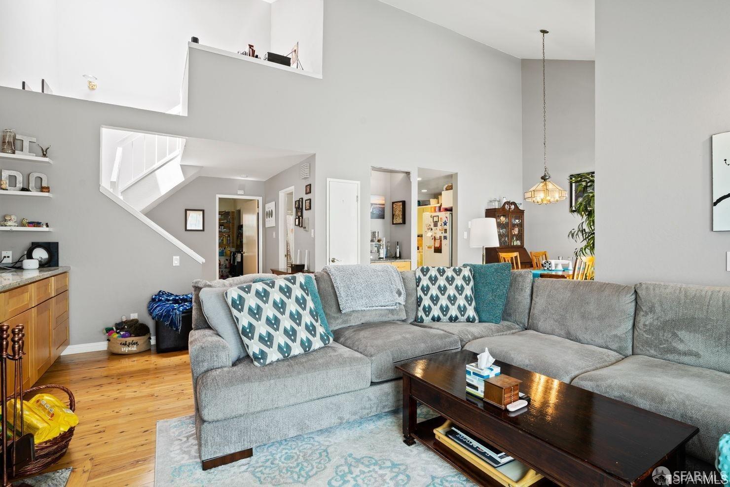 Detail Gallery Image 5 of 34 For 106 Quail Point Cir, San Bruno,  CA 94066 - 3 Beds | 2 Baths