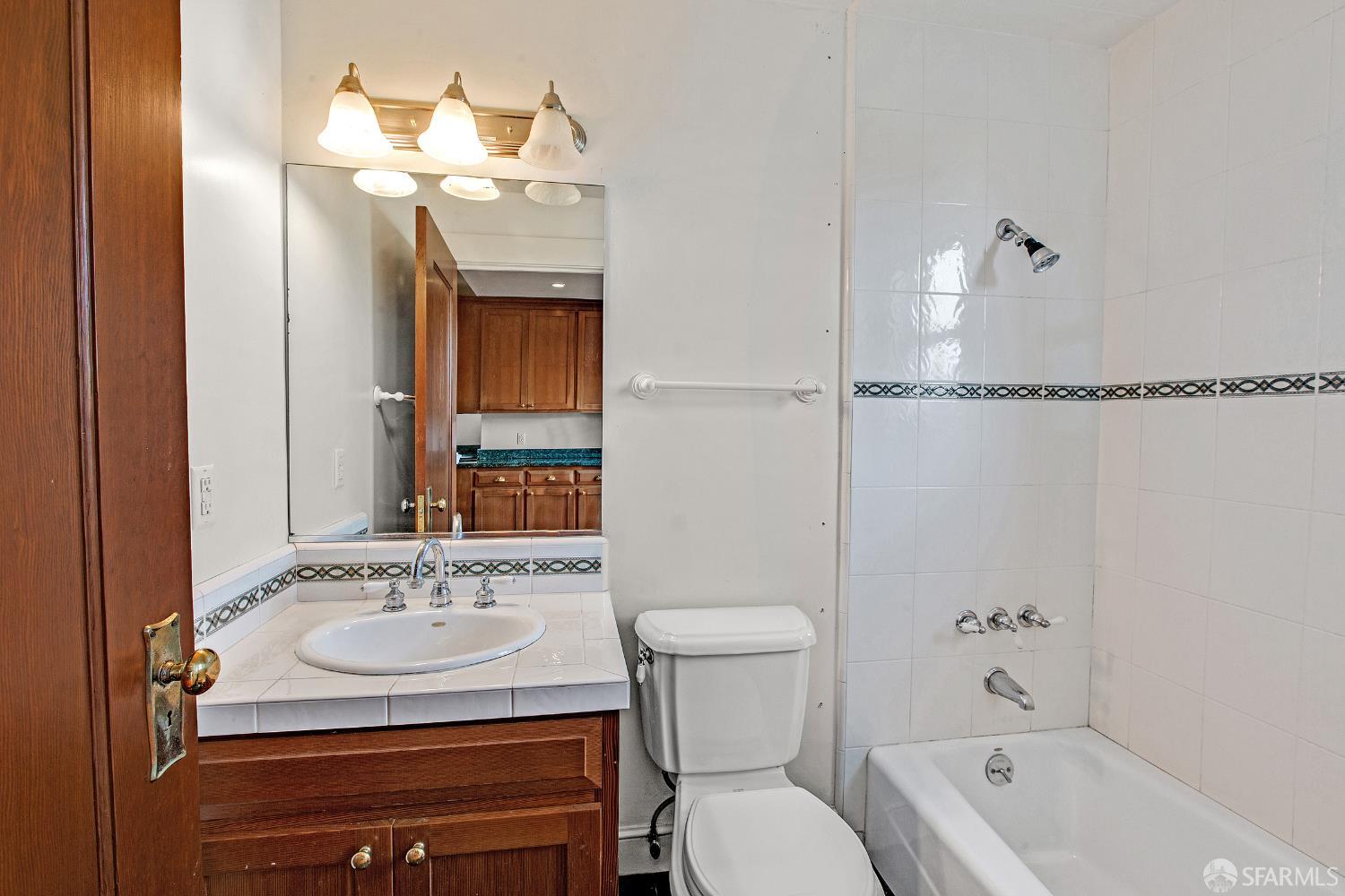 Detail Gallery Image 16 of 35 For 134 Sears St, San Francisco,  CA 94112 - 2 Beds | 2 Baths