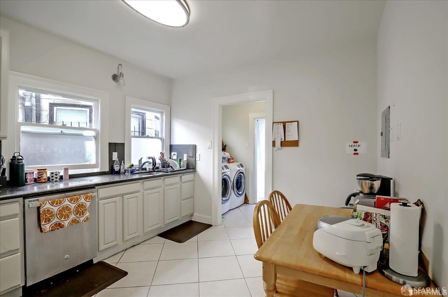 Detail Gallery Image 16 of 49 For 2535 Chilton Way, Berkeley,  CA 94704 - 4 Beds | 2 Baths