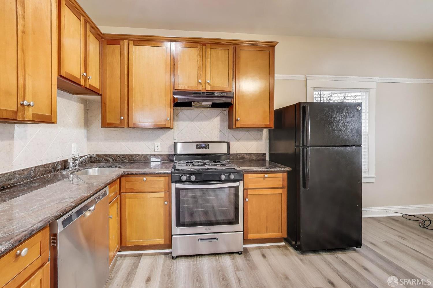 Detail Gallery Image 11 of 21 For 1364 E 27th St, Oakland,  CA 94606 - – Beds | – Baths