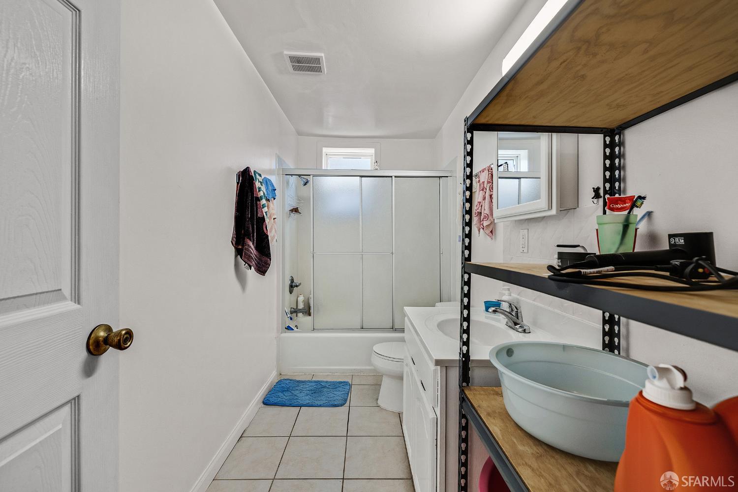 Detail Gallery Image 3 of 51 For 2136 Pacific Ave, Alameda,  CA 94501 - 7 Beds | 4 Baths