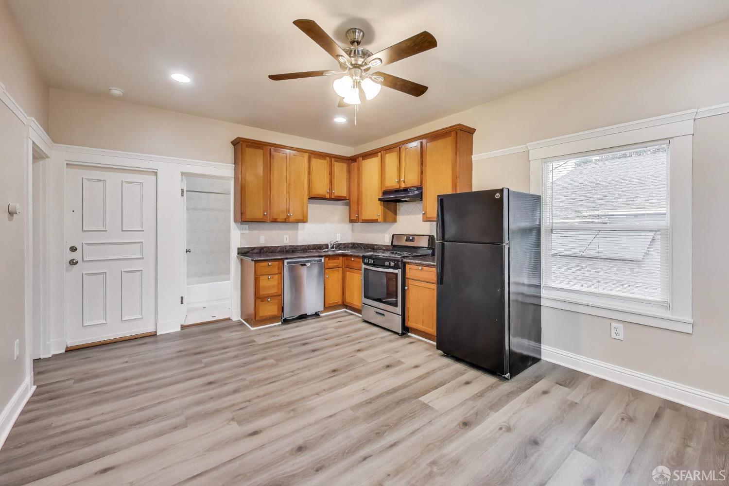 Detail Gallery Image 9 of 21 For 1364 E 27th St, Oakland,  CA 94606 - – Beds | – Baths