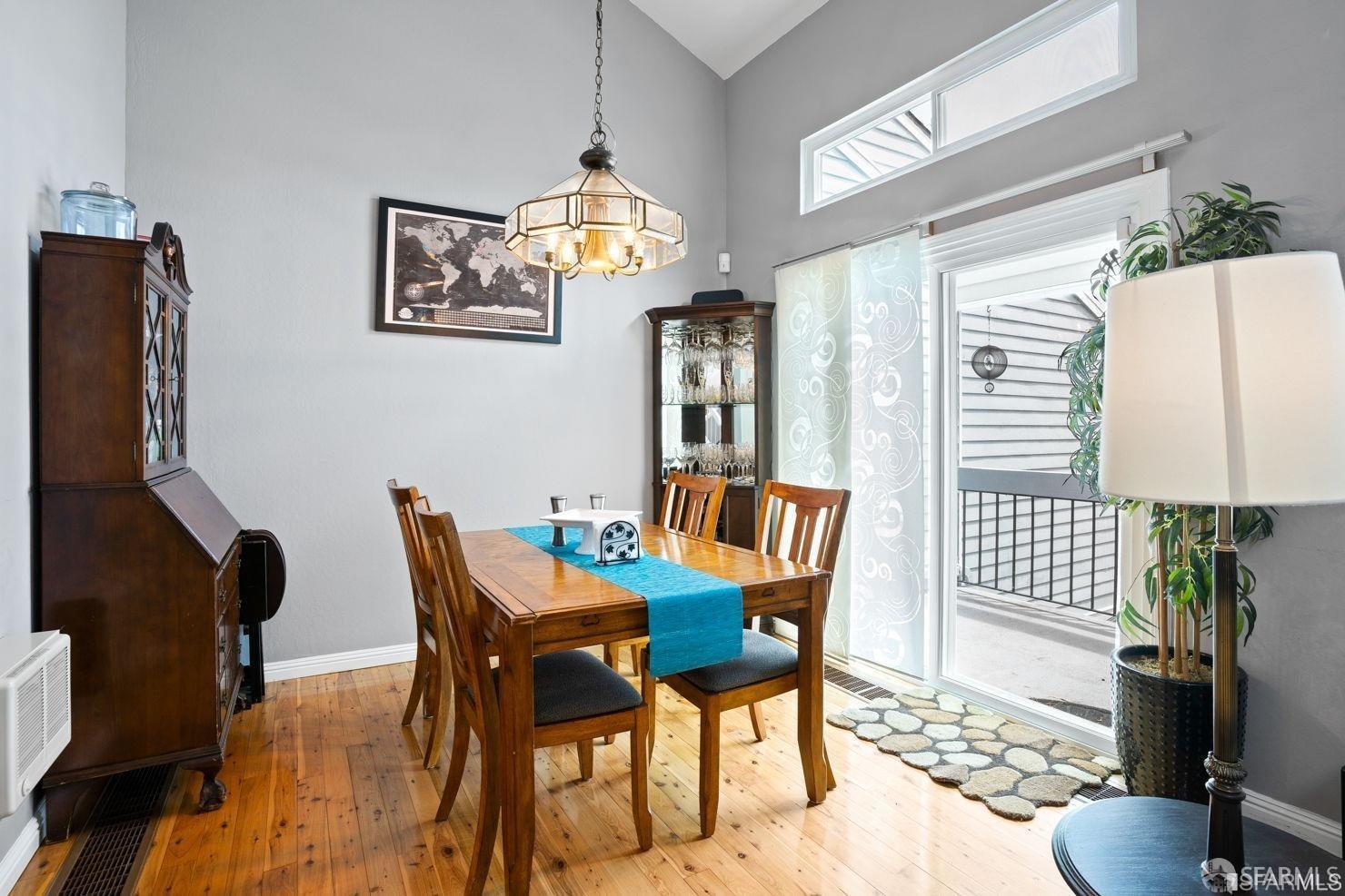 Detail Gallery Image 8 of 34 For 106 Quail Point Cir, San Bruno,  CA 94066 - 3 Beds | 2 Baths