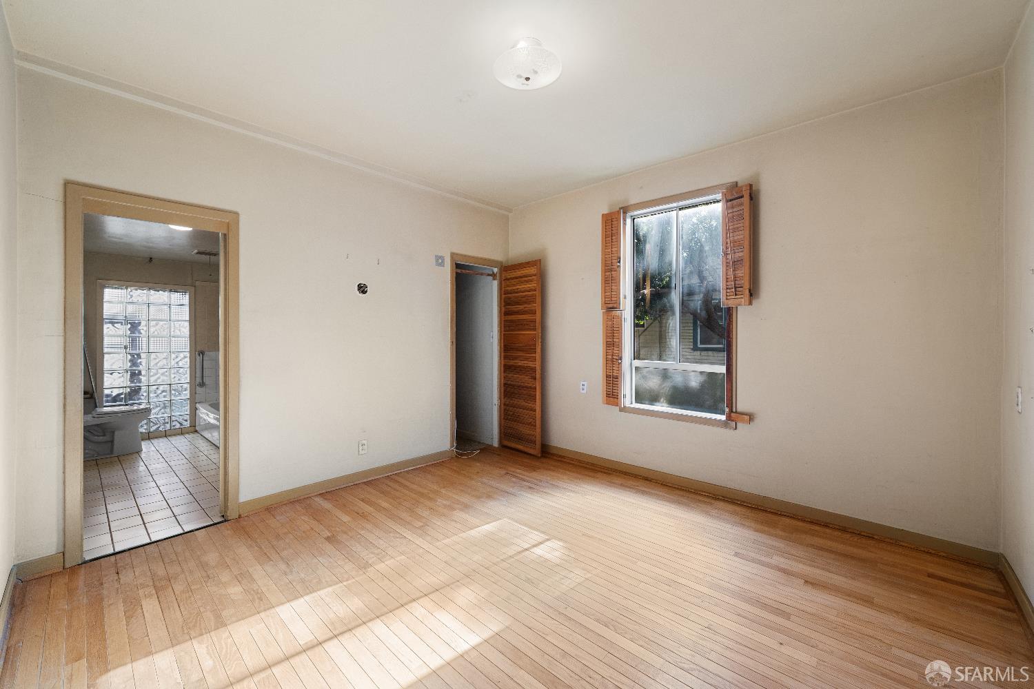 Detail Gallery Image 3 of 15 For 287 Moultrie St, San Francisco,  CA 94110 - 2 Beds | 1 Baths