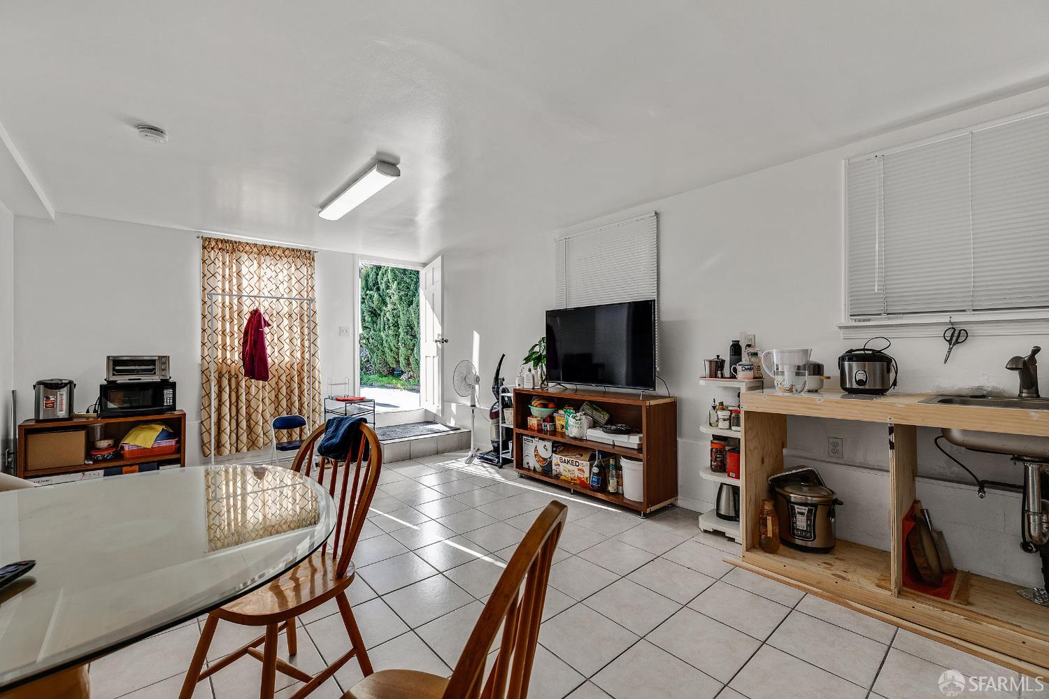 Detail Gallery Image 11 of 51 For 2136 Pacific Ave, Alameda,  CA 94501 - 7 Beds | 4 Baths