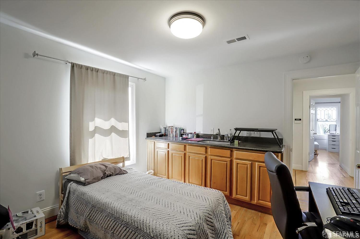 Detail Gallery Image 34 of 49 For 2535 Chilton Way, Berkeley,  CA 94704 - 4 Beds | 2 Baths