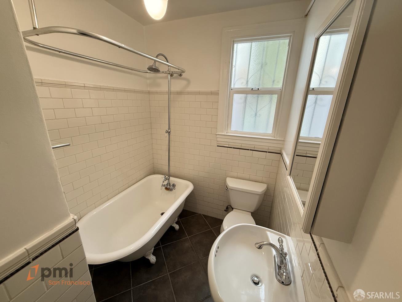 Detail Gallery Image 8 of 14 For 1414 Newcomb Ave, San Francisco,  CA 94124 - 1 Beds | 1 Baths