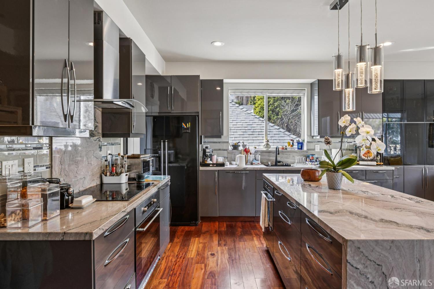 Detail Gallery Image 8 of 37 For 440 29th St, San Francisco,  CA 94131 - 3 Beds | 2/1 Baths