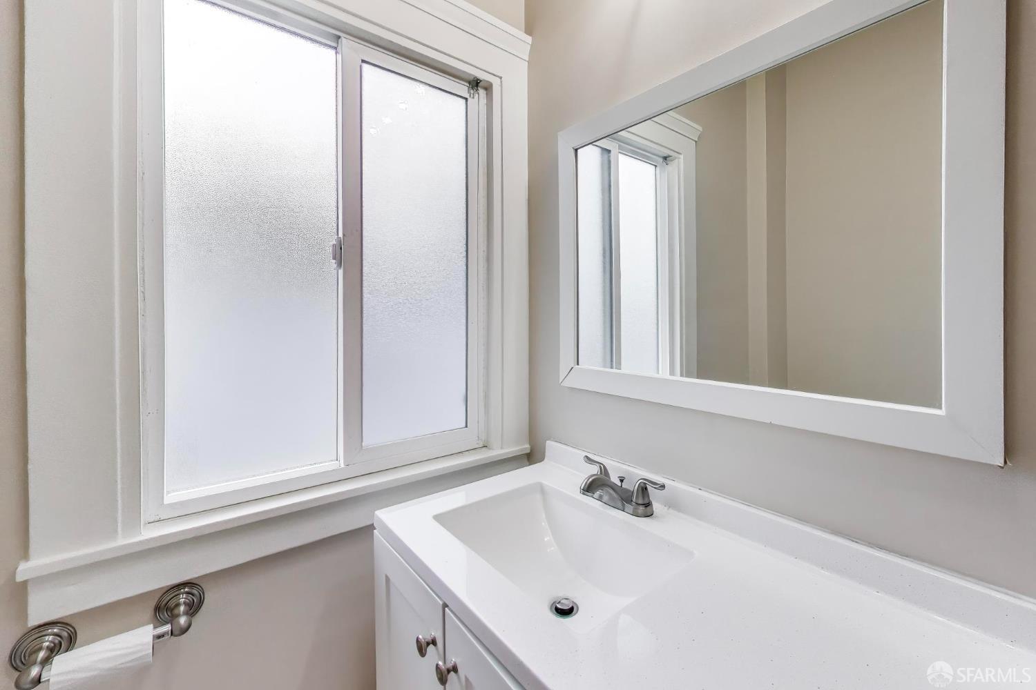 Detail Gallery Image 13 of 21 For 1364 E 27th St, Oakland,  CA 94606 - – Beds | – Baths