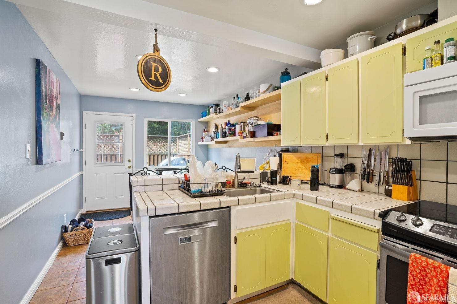 Detail Gallery Image 12 of 34 For 106 Quail Point Cir, San Bruno,  CA 94066 - 3 Beds | 2 Baths