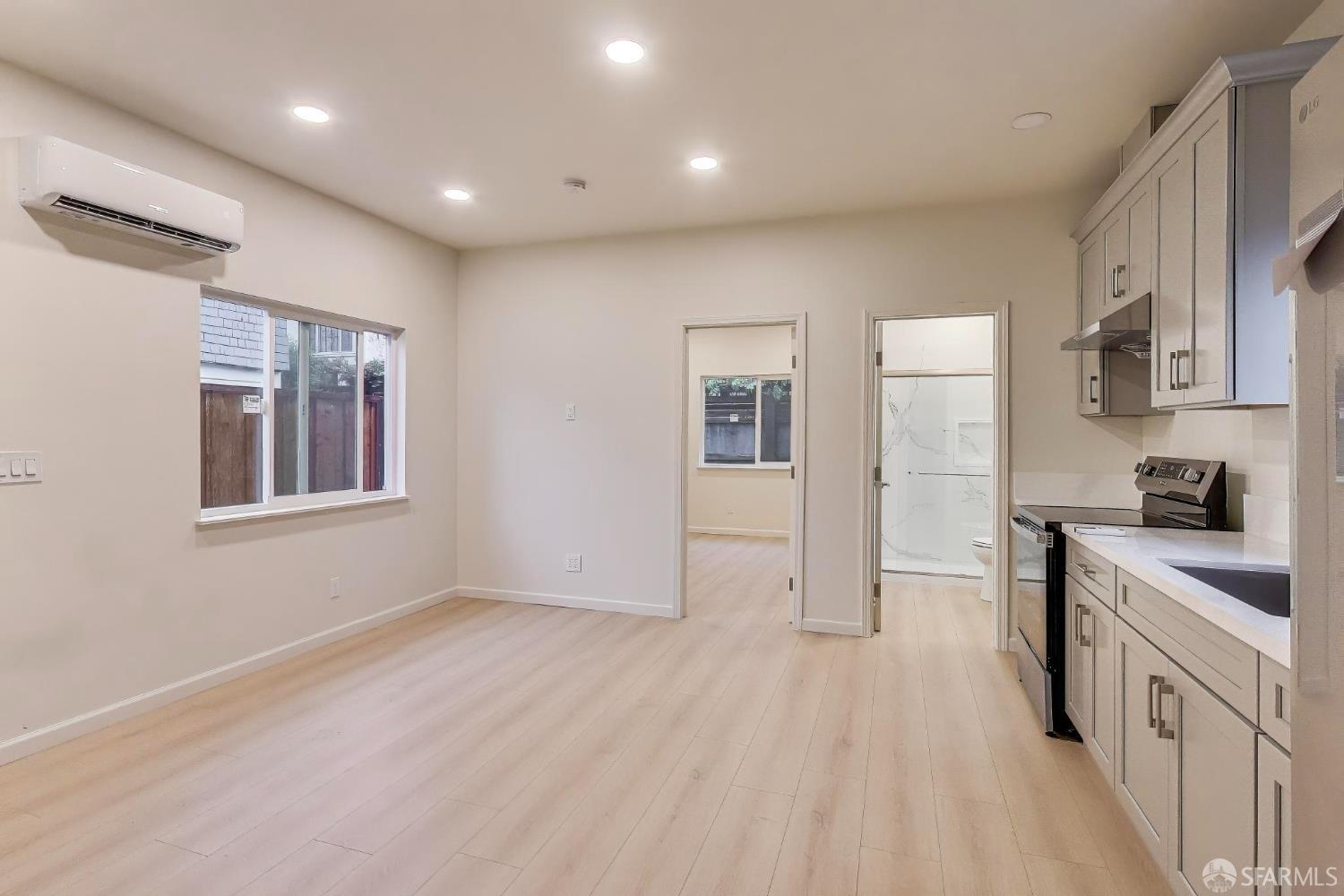 Detail Gallery Image 8 of 21 For 1364 E 27th St, Oakland,  CA 94606 - – Beds | – Baths