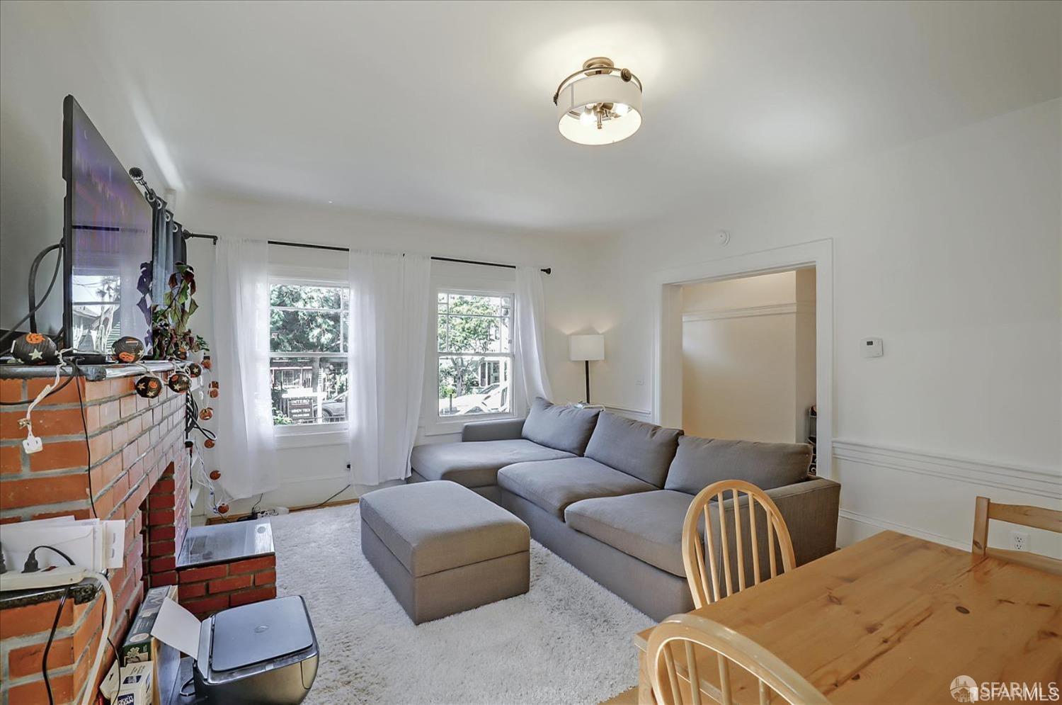 Detail Gallery Image 18 of 49 For 2535 Chilton Way, Berkeley,  CA 94704 - 4 Beds | 2 Baths