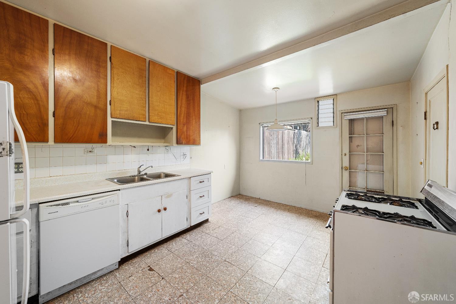 Detail Gallery Image 9 of 15 For 287 Moultrie St, San Francisco,  CA 94110 - 2 Beds | 1 Baths