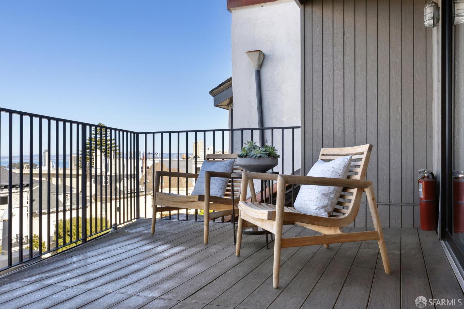 Detail Gallery Image 14 of 46 For 2295 Vallejo St #409,  San Francisco,  CA 94123 - 2 Beds | 2 Baths