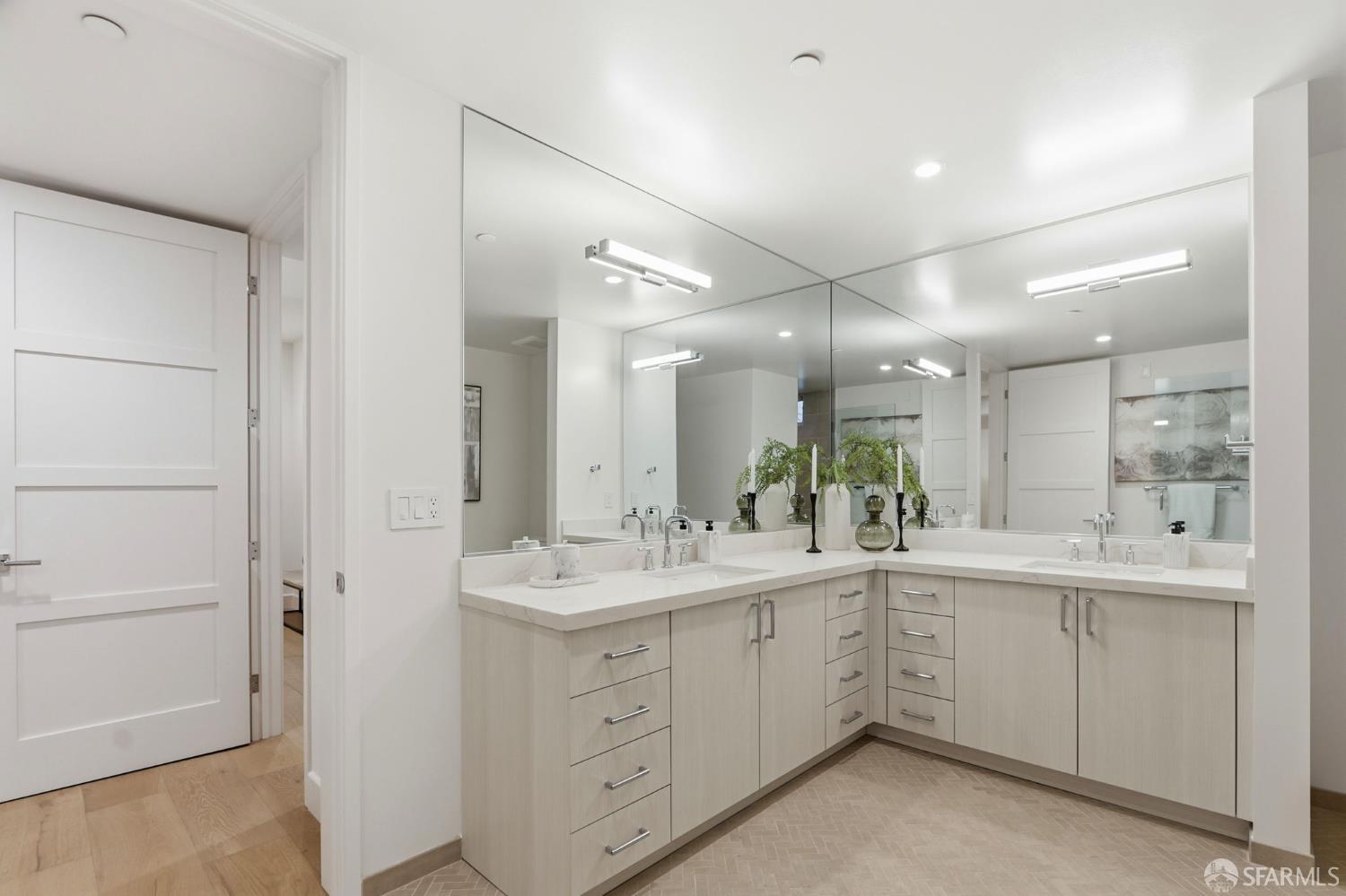 Detail Gallery Image 28 of 43 For 425 First St #14,  Los Altos,  CA 94022 - 1 Beds | 1/1 Baths