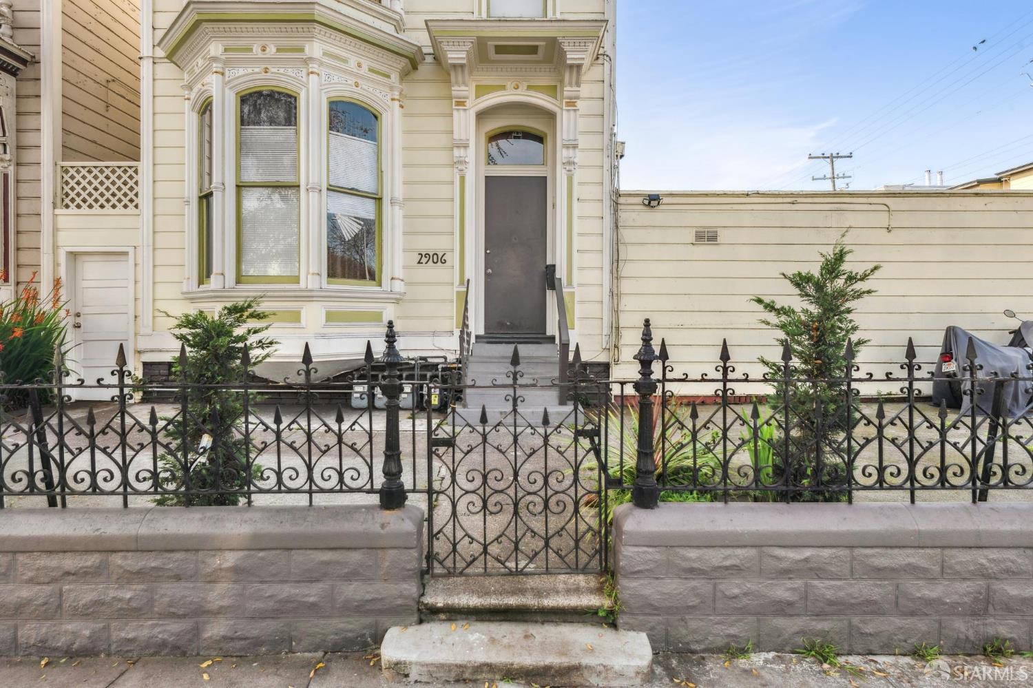 Detail Gallery Image 4 of 32 For 2906 Folsom St, San Francisco,  CA 94110 - – Beds | – Baths