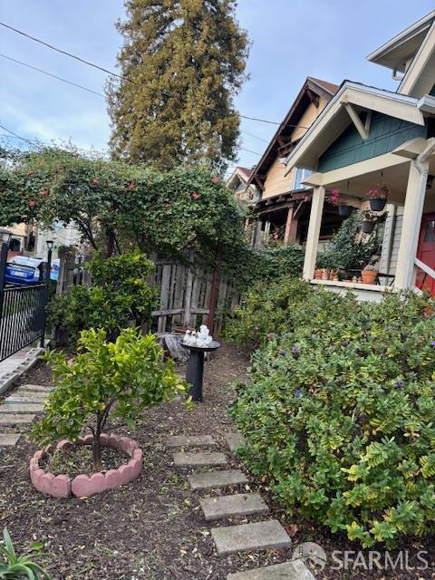 Detail Gallery Image 5 of 49 For 2535 Chilton Way, Berkeley,  CA 94704 - 4 Beds | 2 Baths