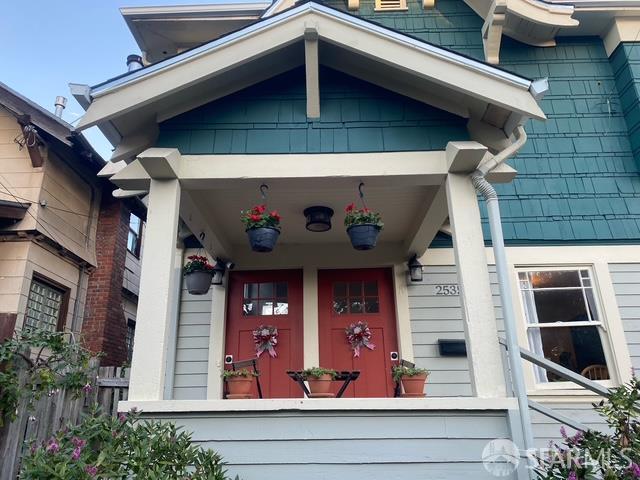 Detail Gallery Image 2 of 49 For 2535 Chilton Way, Berkeley,  CA 94704 - 4 Beds | 2 Baths